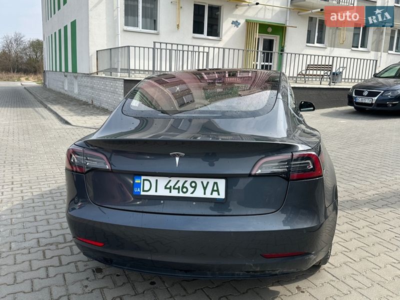Седан Tesla Model 3 2017 в Винниках