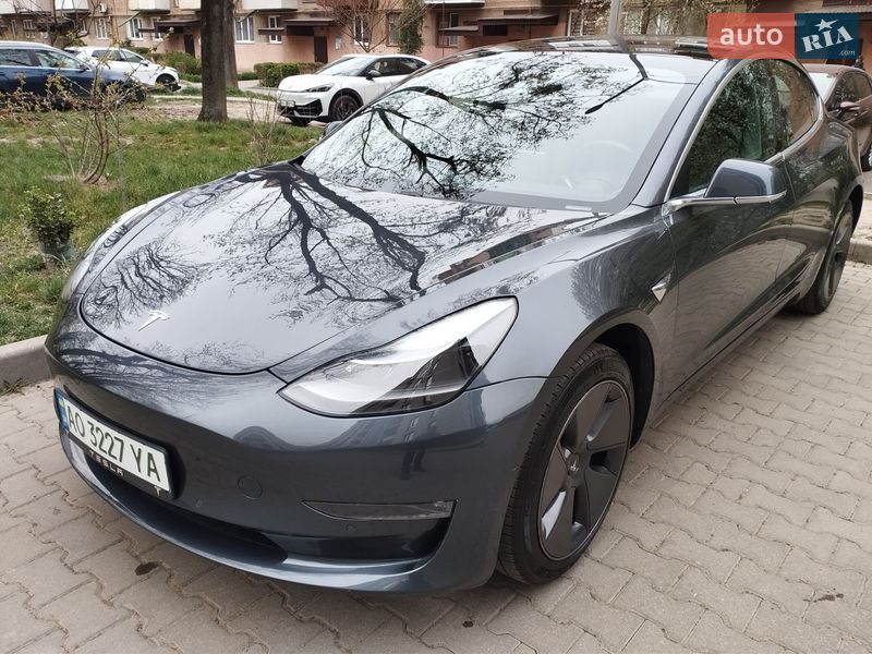 Седан Tesla Model 3 2019 в Ужгороді