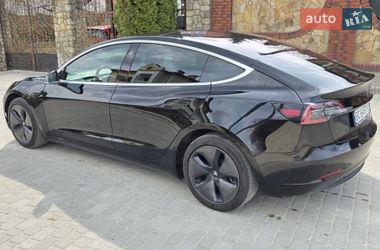 Седан Tesla Model 3 2018 в Львове