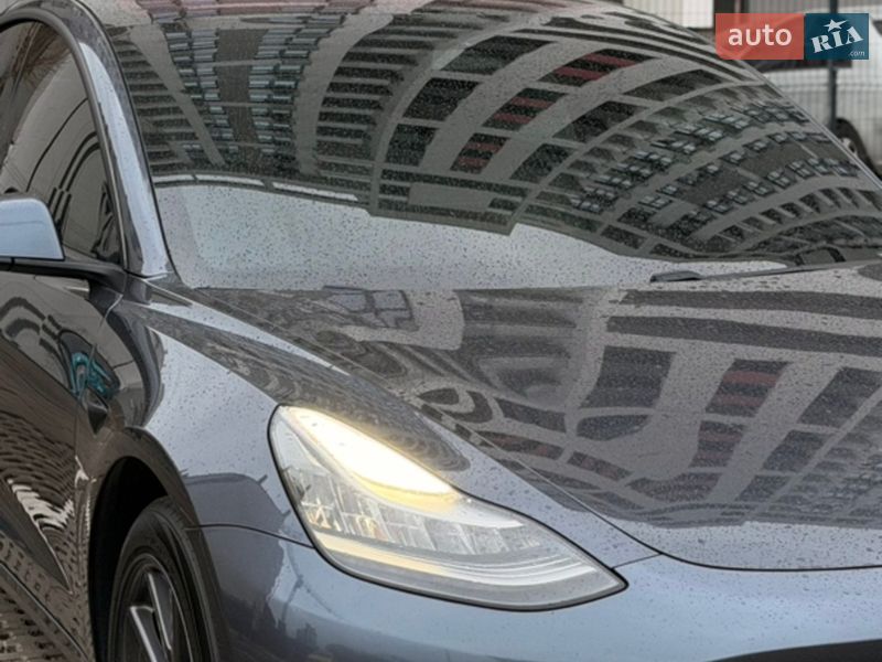 Седан Tesla Model 3 2018 в Києві