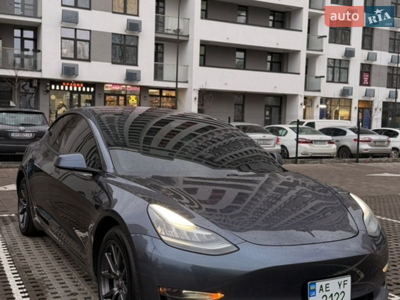 Седан Tesla Model 3 2018 в Києві