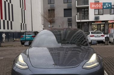 Седан Tesla Model 3 2018 в Києві