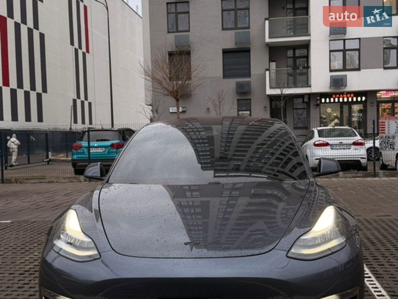 Седан Tesla Model 3 2018 в Києві