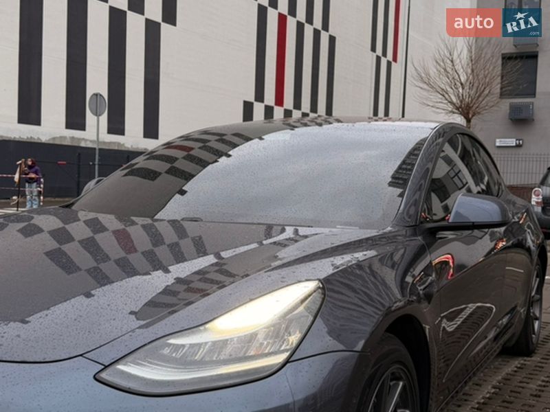 Седан Tesla Model 3 2018 в Києві