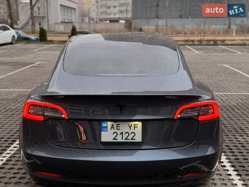 Седан Tesla Model 3 2018 в Києві