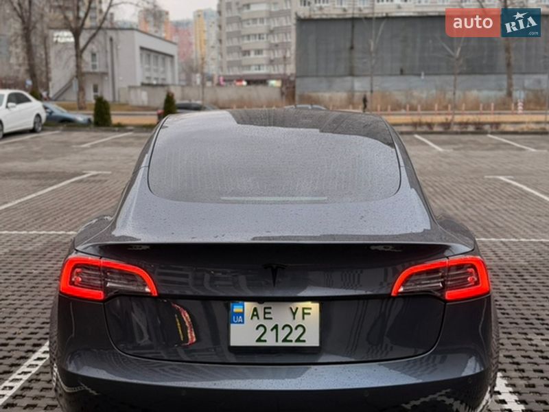Седан Tesla Model 3 2018 в Києві