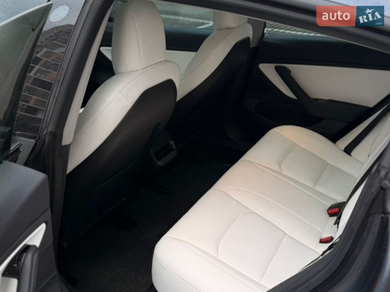 Седан Tesla Model 3 2018 в Києві