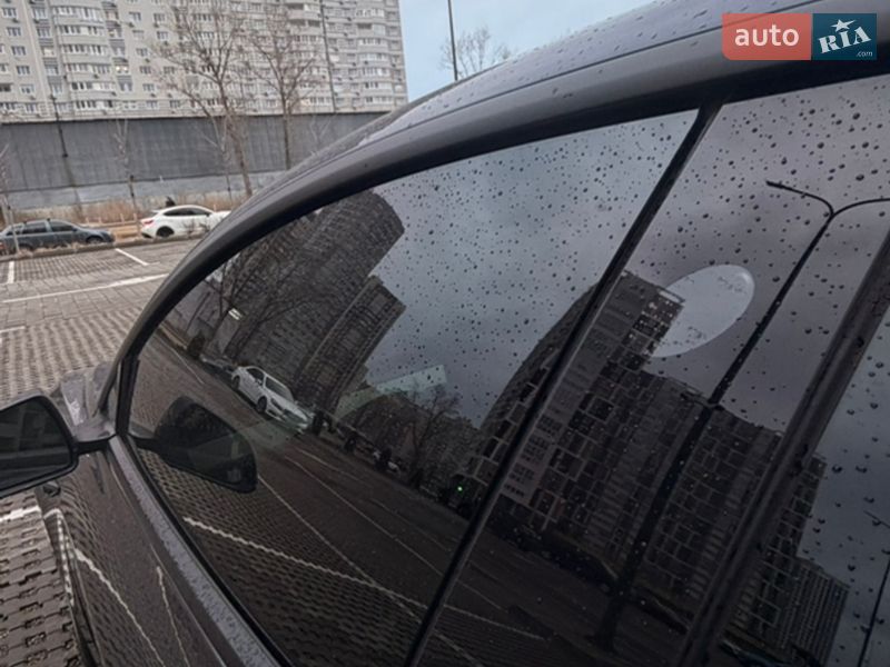 Седан Tesla Model 3 2018 в Києві