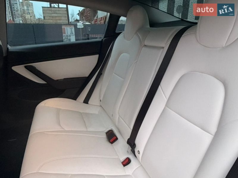 Седан Tesla Model 3 2018 в Києві