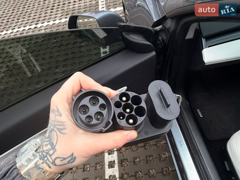 Седан Tesla Model 3 2018 в Києві