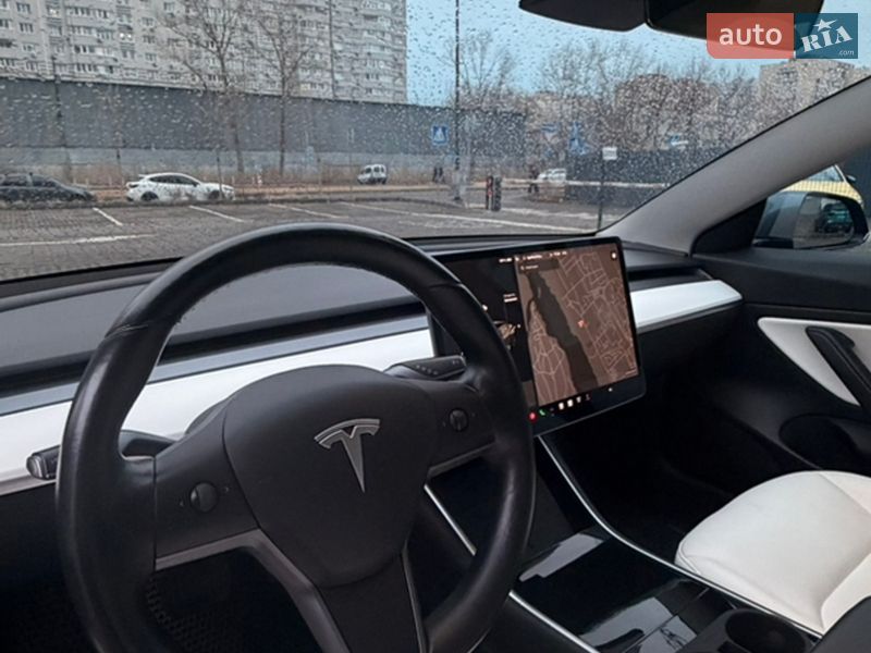 Седан Tesla Model 3 2018 в Києві