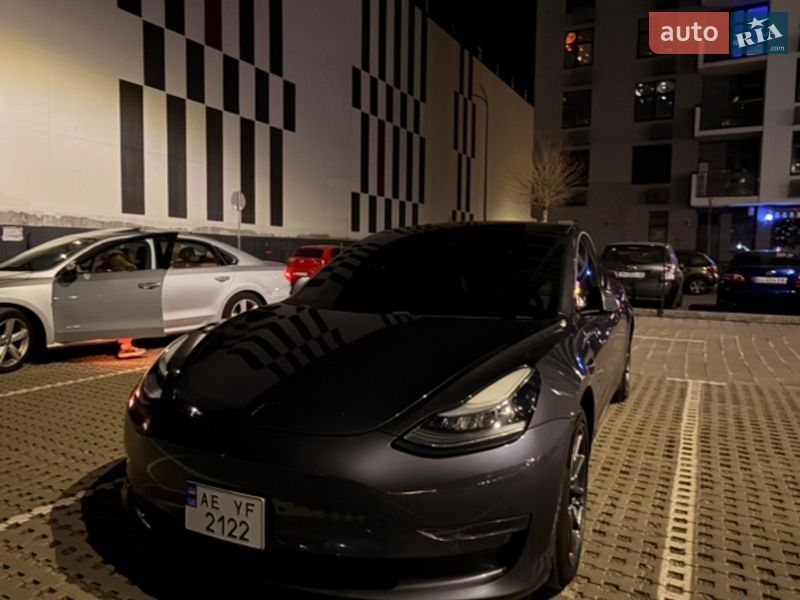 Седан Tesla Model 3 2018 в Києві