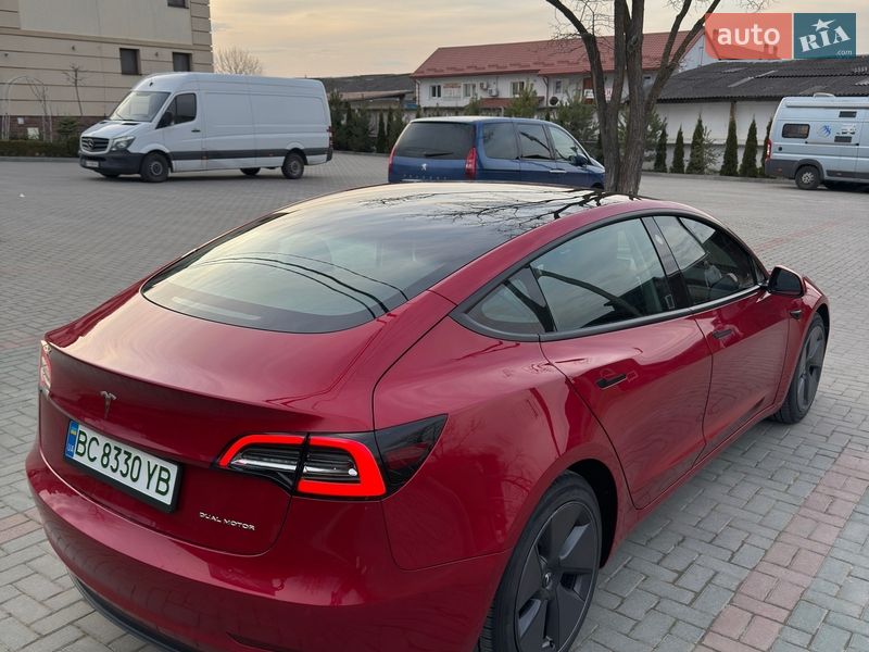 Седан Tesla Model 3 2021 в Золочеві