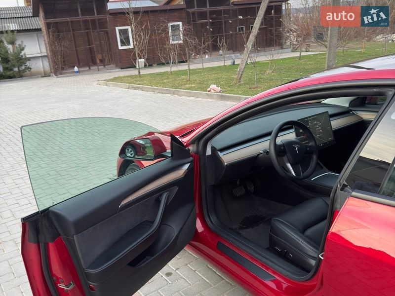 Седан Tesla Model 3 2021 в Золочеві