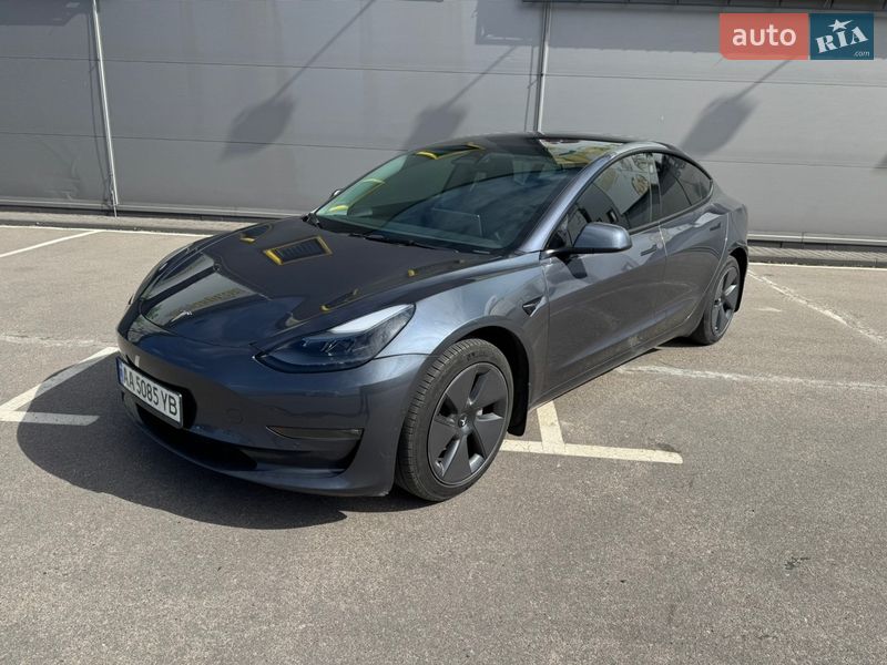 Седан Tesla Model 3 2022 в Киеве
