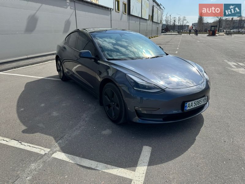 Седан Tesla Model 3 2022 в Киеве