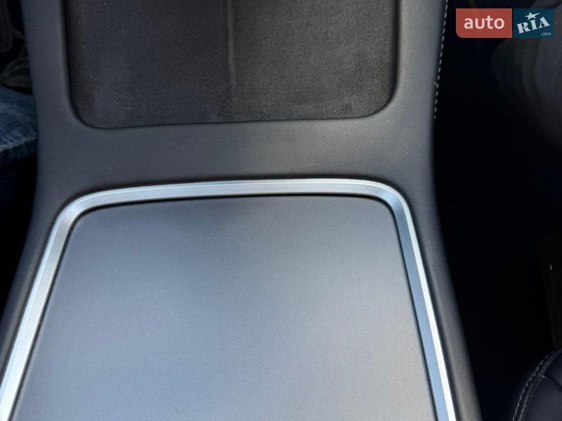Седан Tesla Model 3 2022 в Киеве