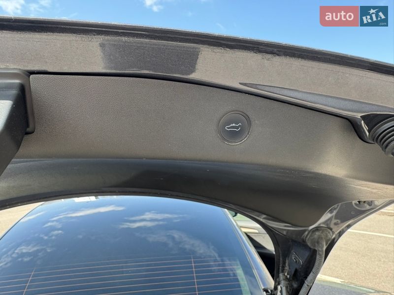 Седан Tesla Model 3 2022 в Киеве