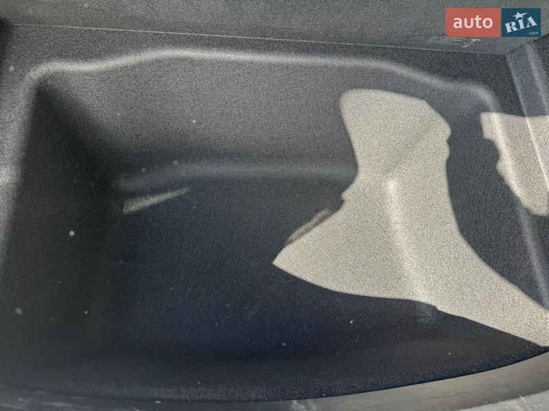 Седан Tesla Model 3 2022 в Киеве