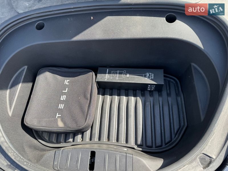 Седан Tesla Model 3 2022 в Киеве