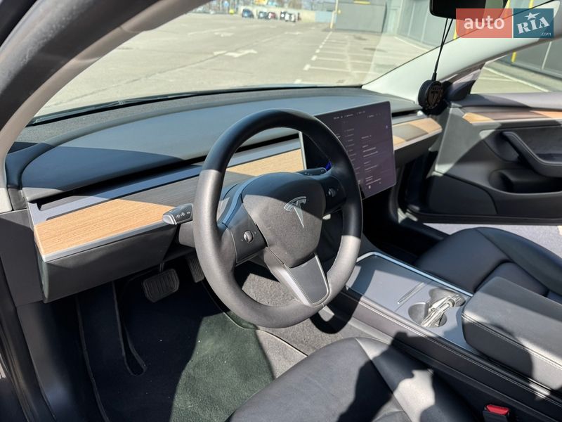 Седан Tesla Model 3 2022 в Киеве
