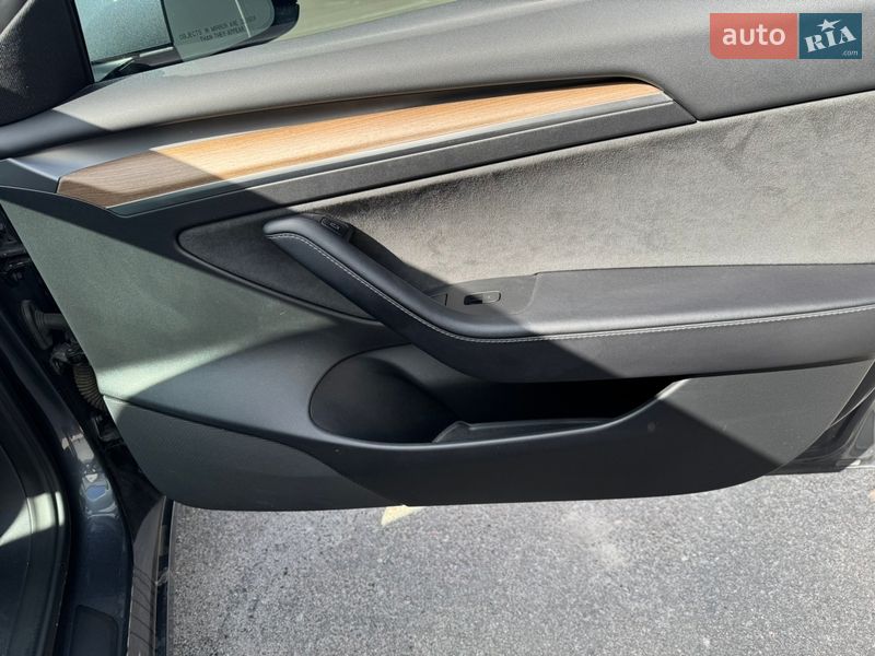 Седан Tesla Model 3 2022 в Киеве