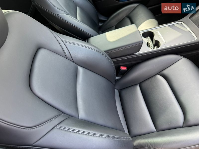 Седан Tesla Model 3 2022 в Киеве