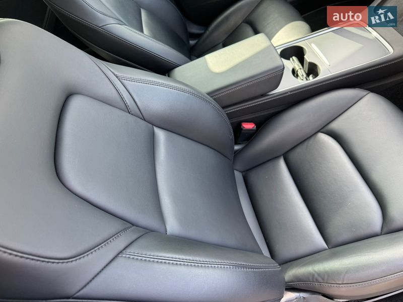 Седан Tesla Model 3 2022 в Киеве