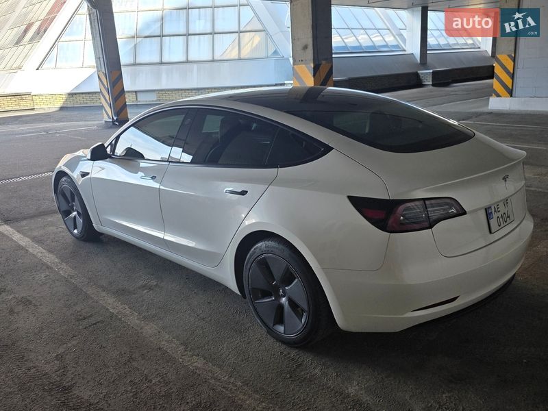 Седан Tesla Model 3 2023 в Дніпрі