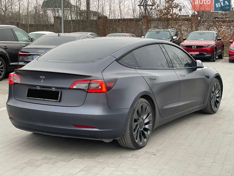 Седан Tesla Model 3 2022 в Львове