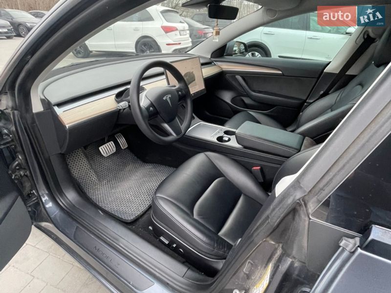 Седан Tesla Model 3 2022 в Львове