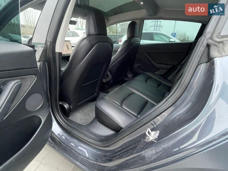 Седан Tesla Model 3 2022 в Львове