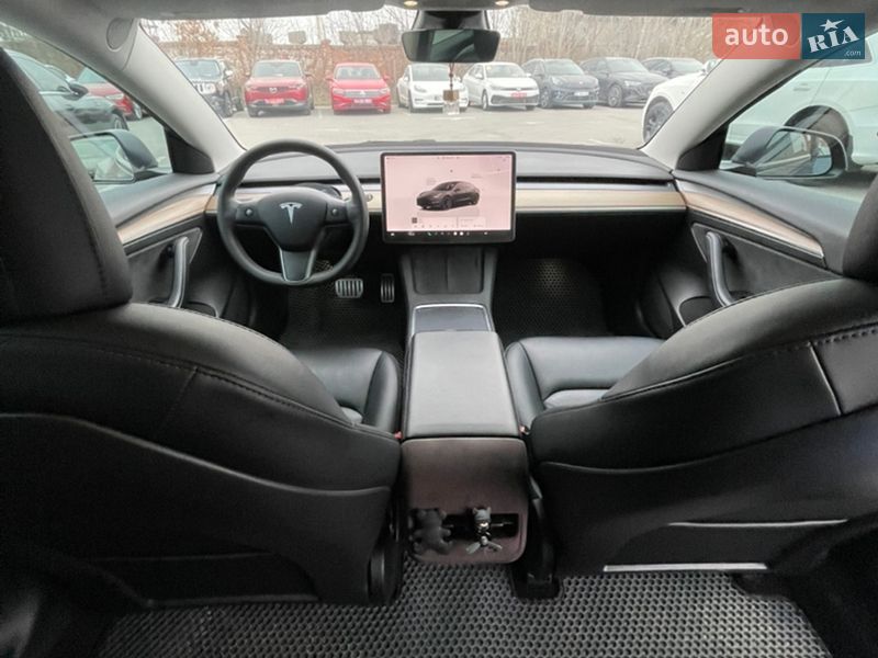 Седан Tesla Model 3 2022 в Львове