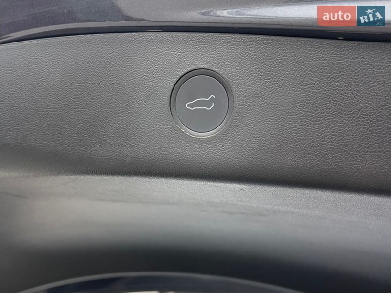 Седан Tesla Model 3 2022 в Львове