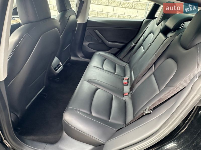 Седан Tesla Model 3 2022 в Киеве