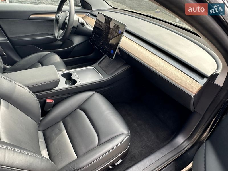 Седан Tesla Model 3 2022 в Киеве