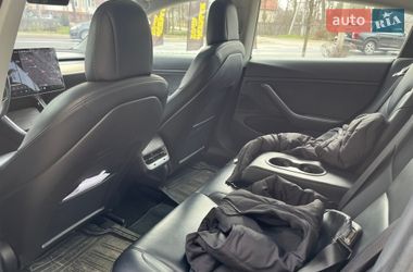Седан Tesla Model 3 2018 в Бучі
