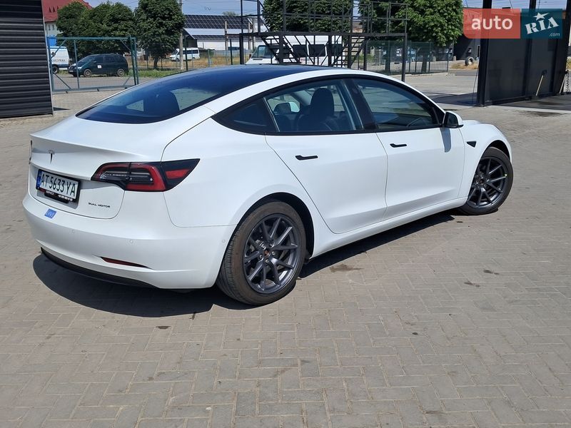 Седан Tesla Model 3 2020 в Ивано-Франковске