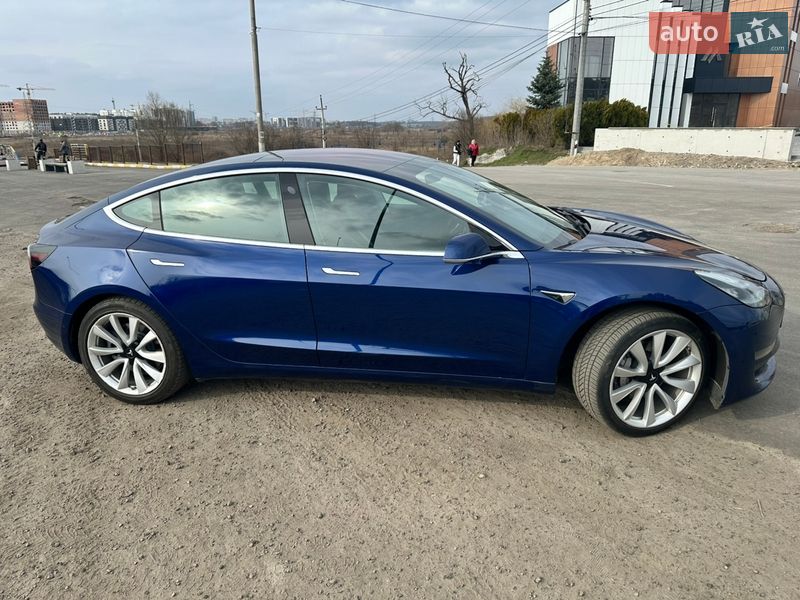 Седан Tesla Model 3 2019 в Киеве