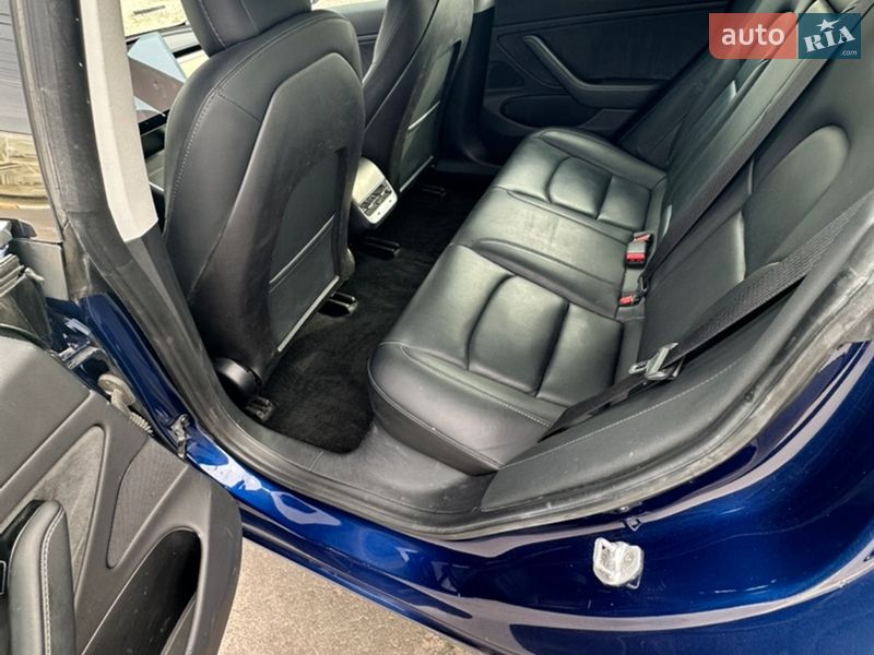 Седан Tesla Model 3 2019 в Киеве