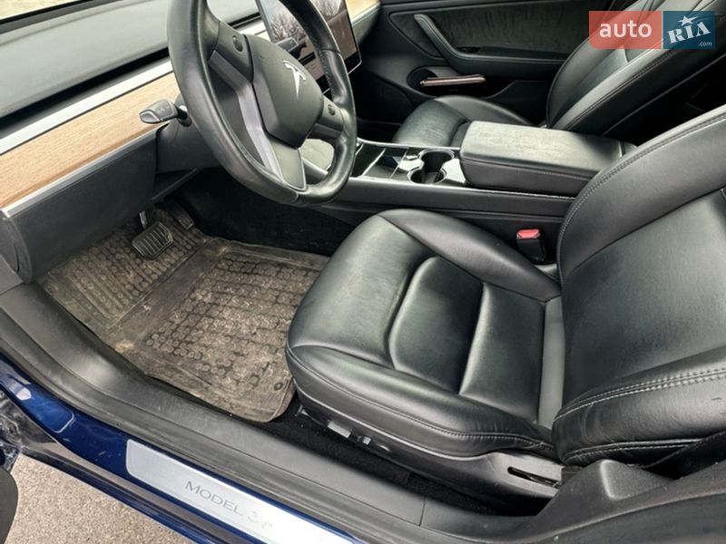 Седан Tesla Model 3 2019 в Киеве