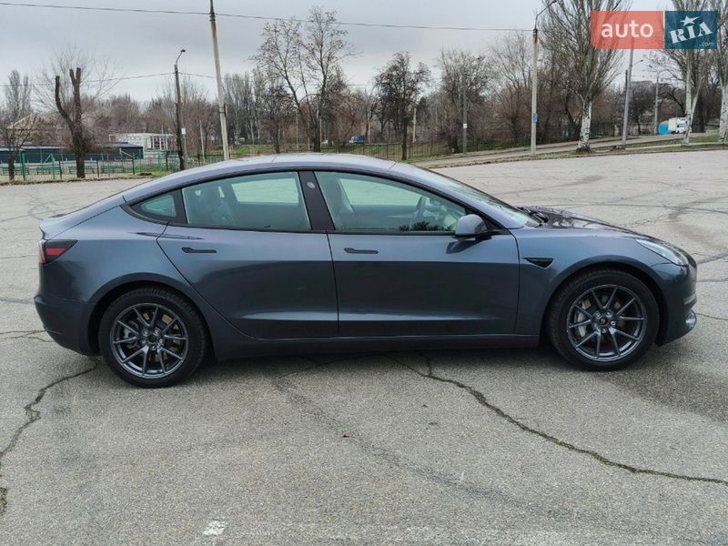 Седан Tesla Model 3 2023 в Дніпрі