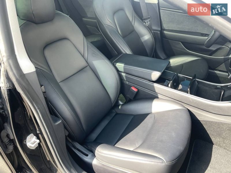 Седан Tesla Model 3 2020 в Киеве