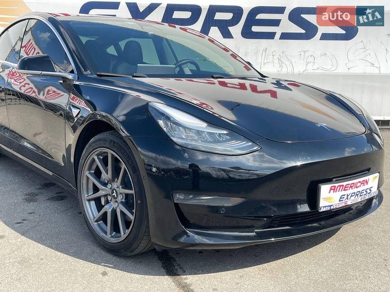 Седан Tesla Model 3 2020 в Киеве