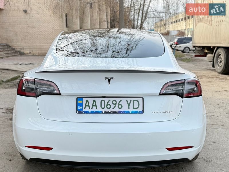 Седан Tesla Model 3 2022 в Києві
