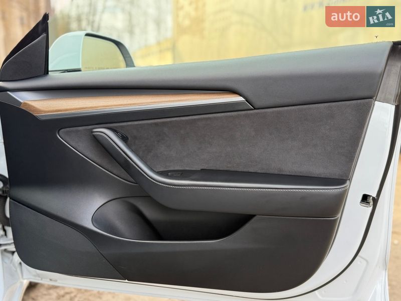 Седан Tesla Model 3 2022 в Києві