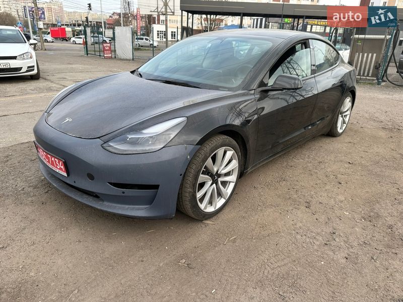 Седан Tesla Model 3 2022 в Киеве
