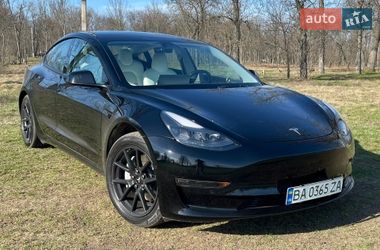 Седан Tesla Model 3 2022 в Кропивницком