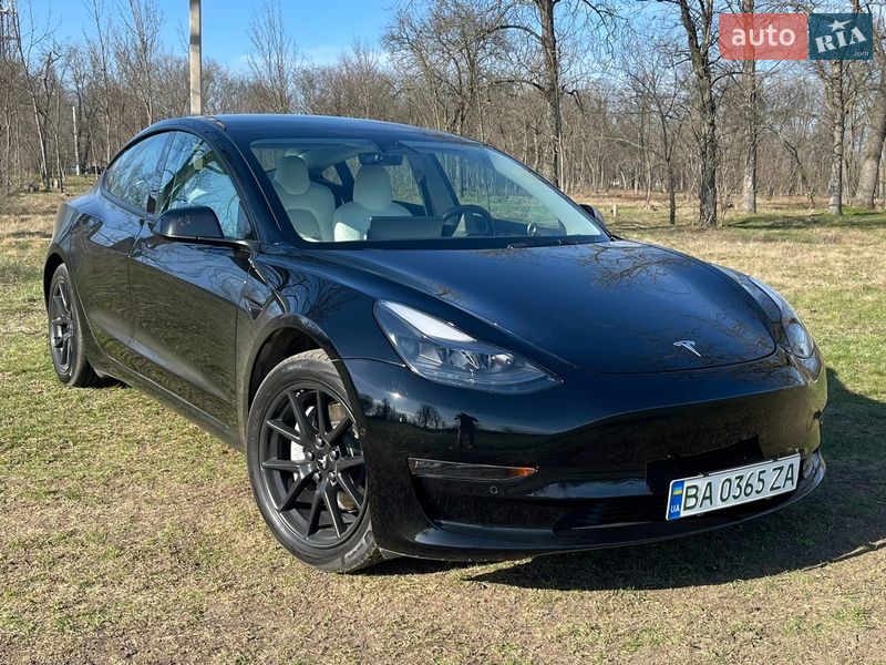 Седан Tesla Model 3 2022 в Кропивницькому