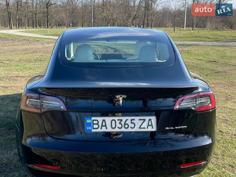 Седан Tesla Model 3 2022 в Кропивницькому